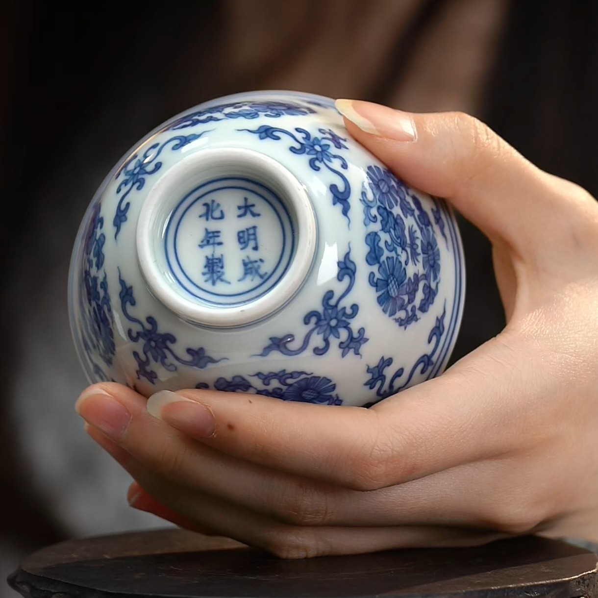 F 青 花 团菊纹杯