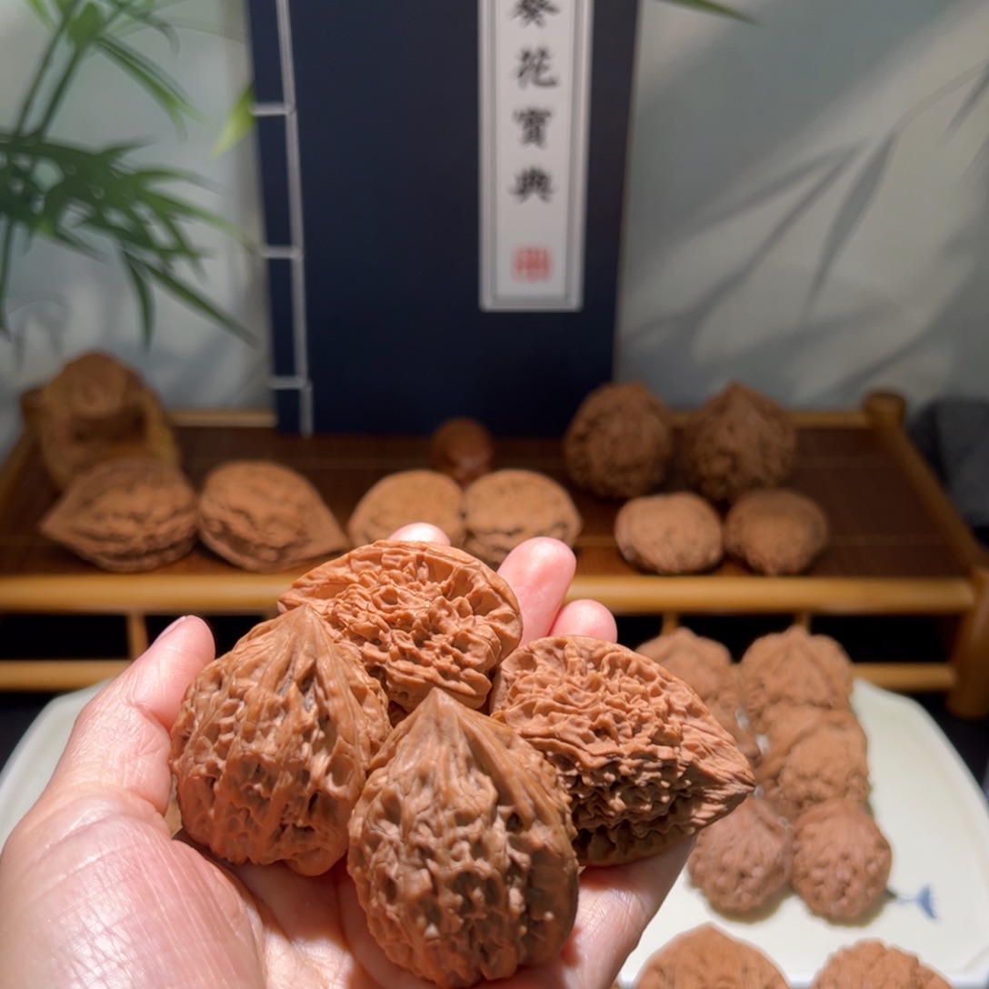 文玩核桃吊坠山桃陪嫁火凤