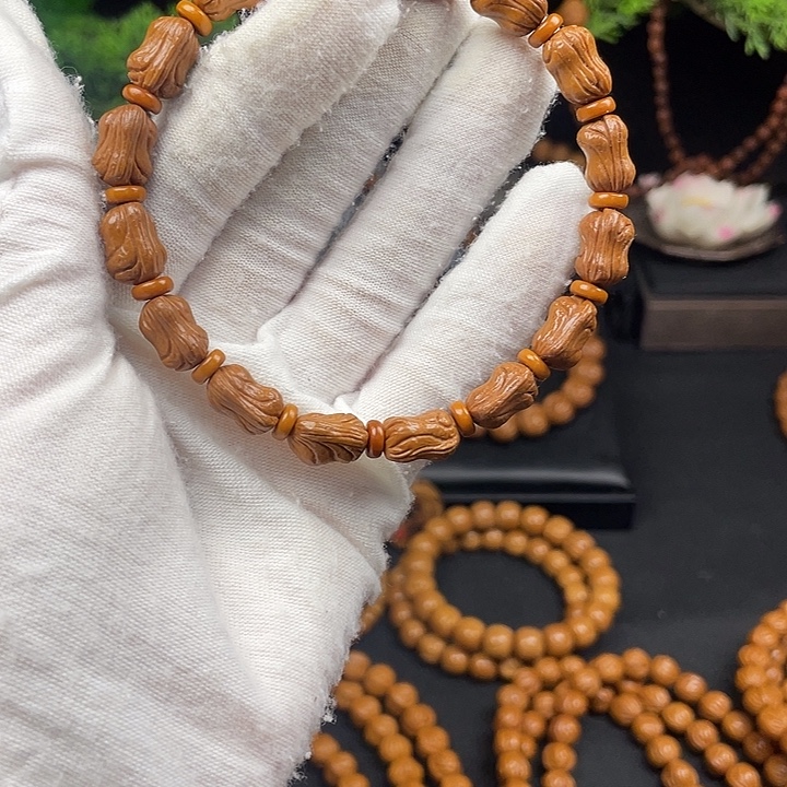 重***）桃核吊坠秦岭龙纹桃核