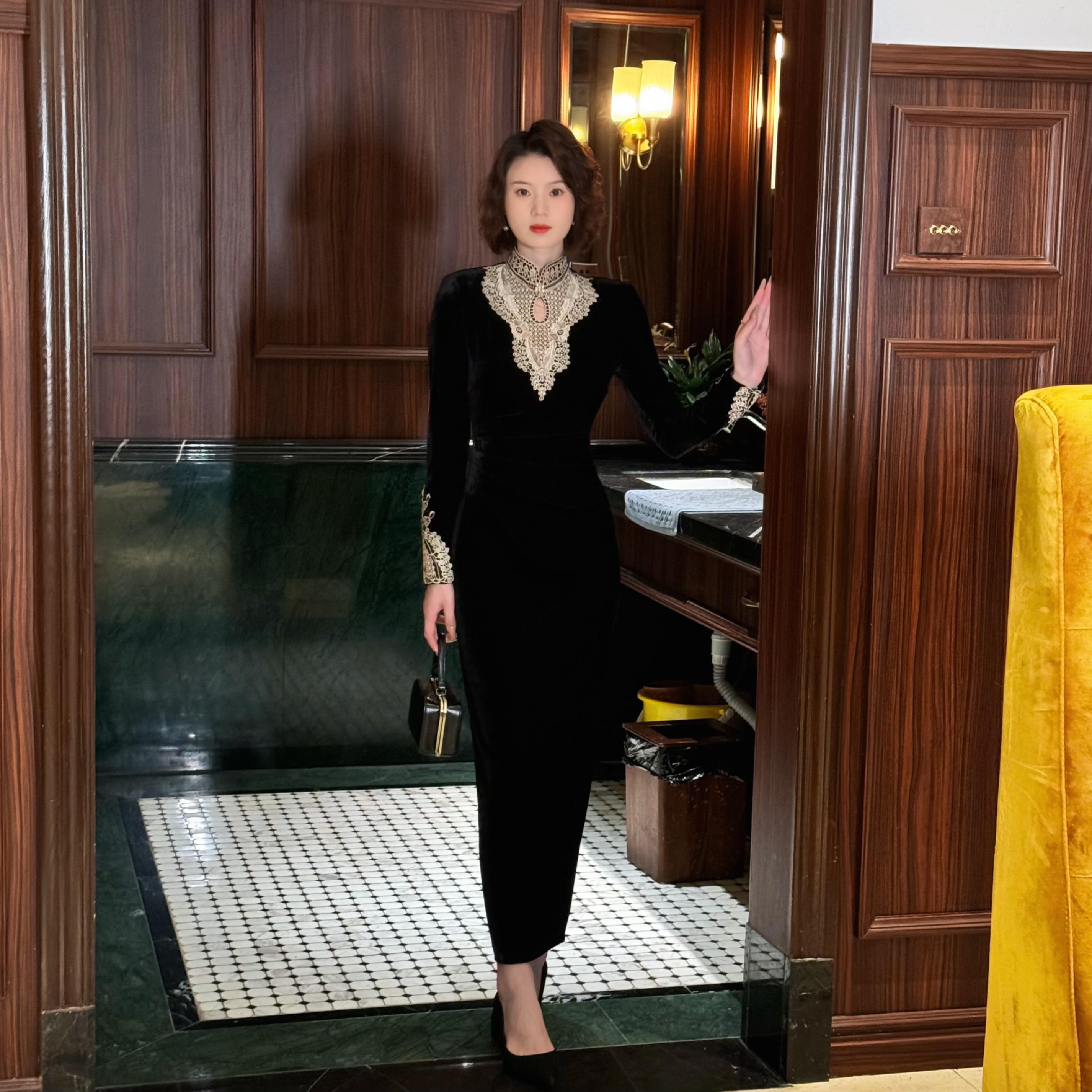 彩彩家【港岛美人】秋冬上新法式优雅气质复古立领修身连衣裙