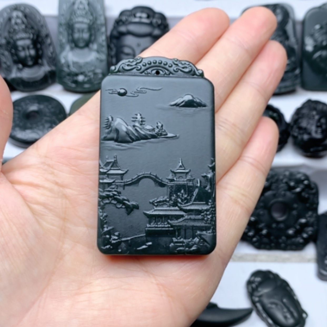 【闪购商品】和田玉颈饰未镶嵌双面雕刻