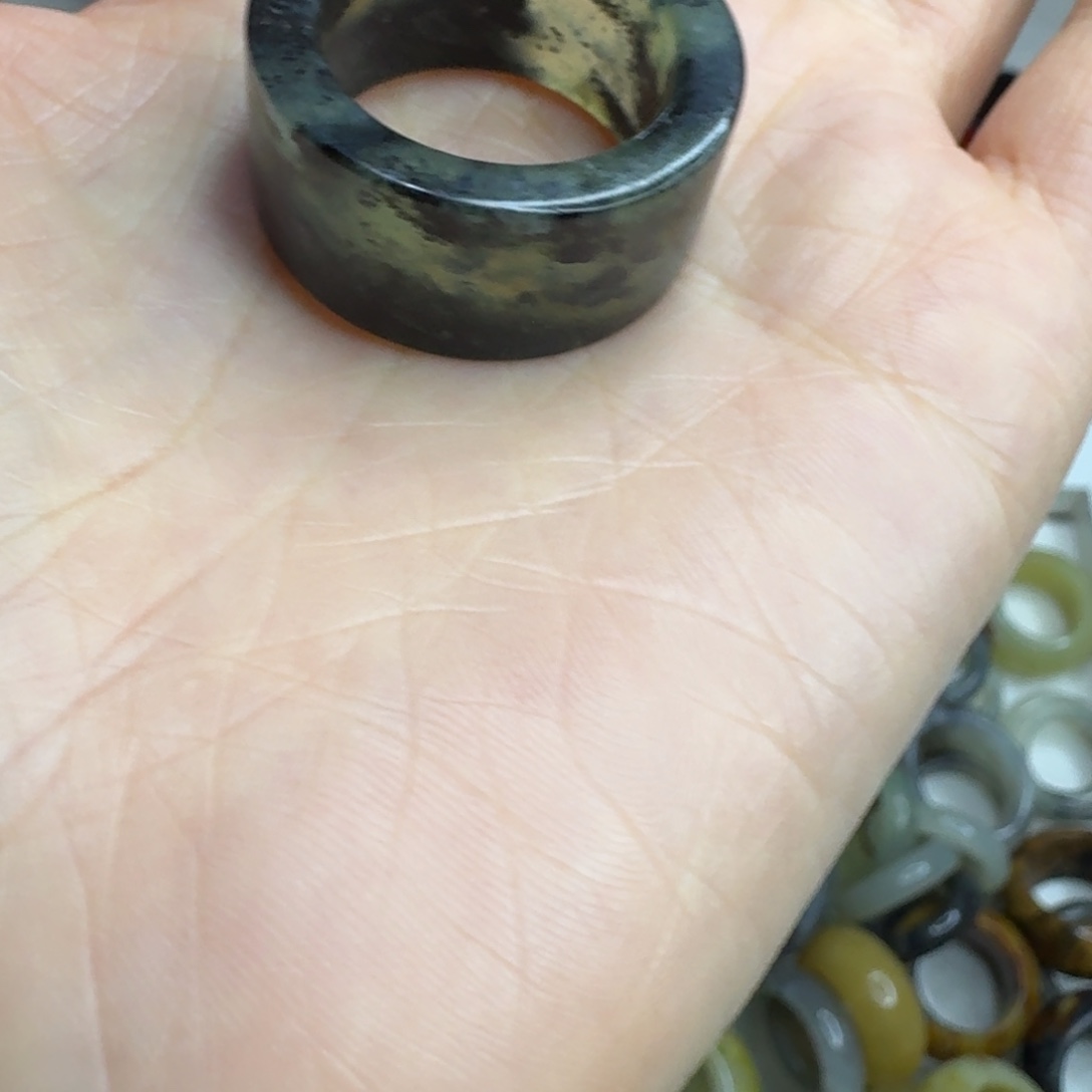 日***落蛇纹石玉未镶嵌戒指