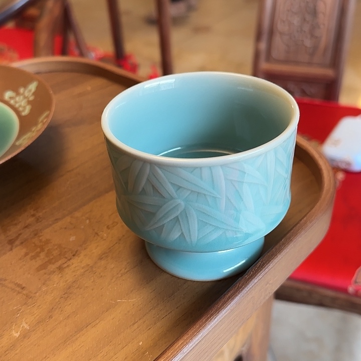 青瓷哈哈哈哈给哈哈哈哈哈