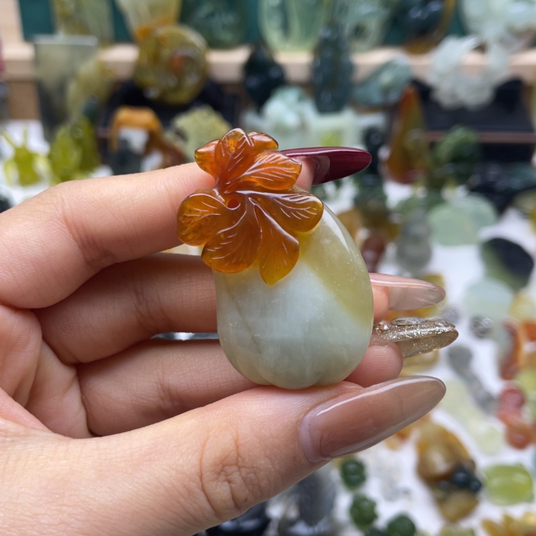 蛇纹石玉颈饰未镶嵌