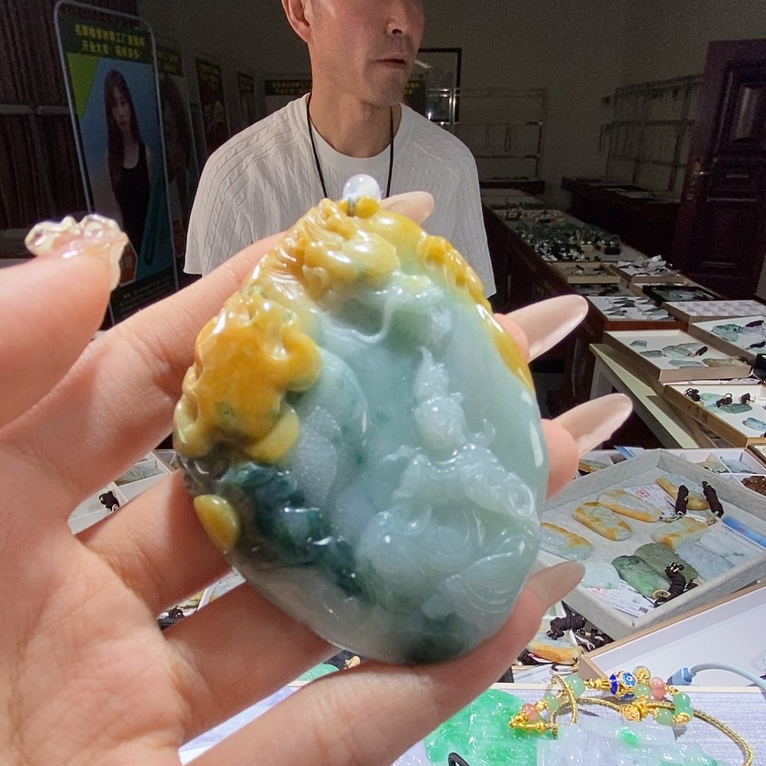 翡翠未镶嵌颈饰翡翠