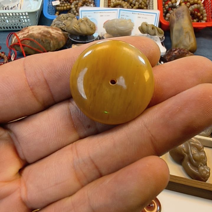 石英岩玉未镶嵌吊坠