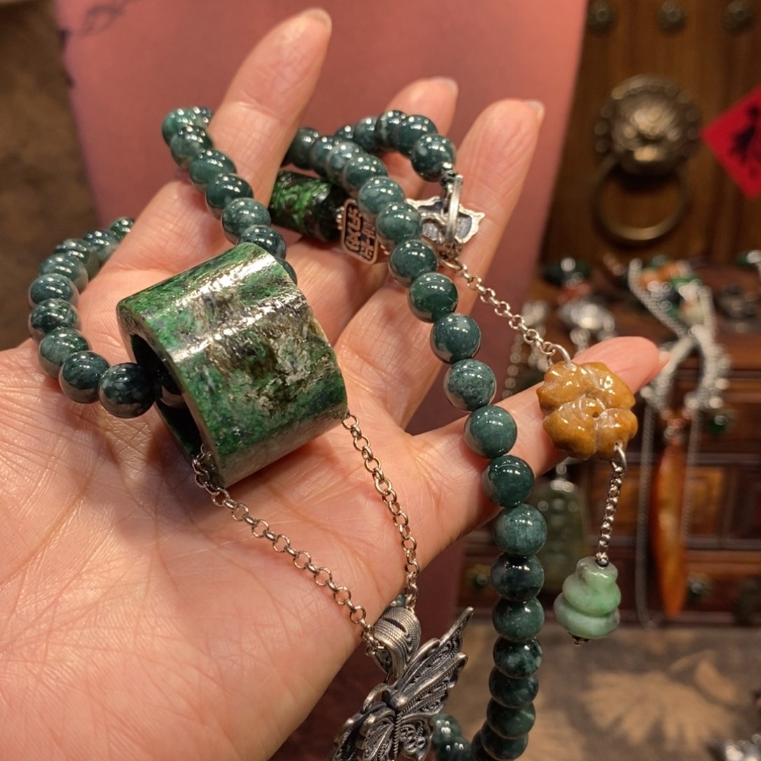 翡翠吊坠(赠链)未镶嵌