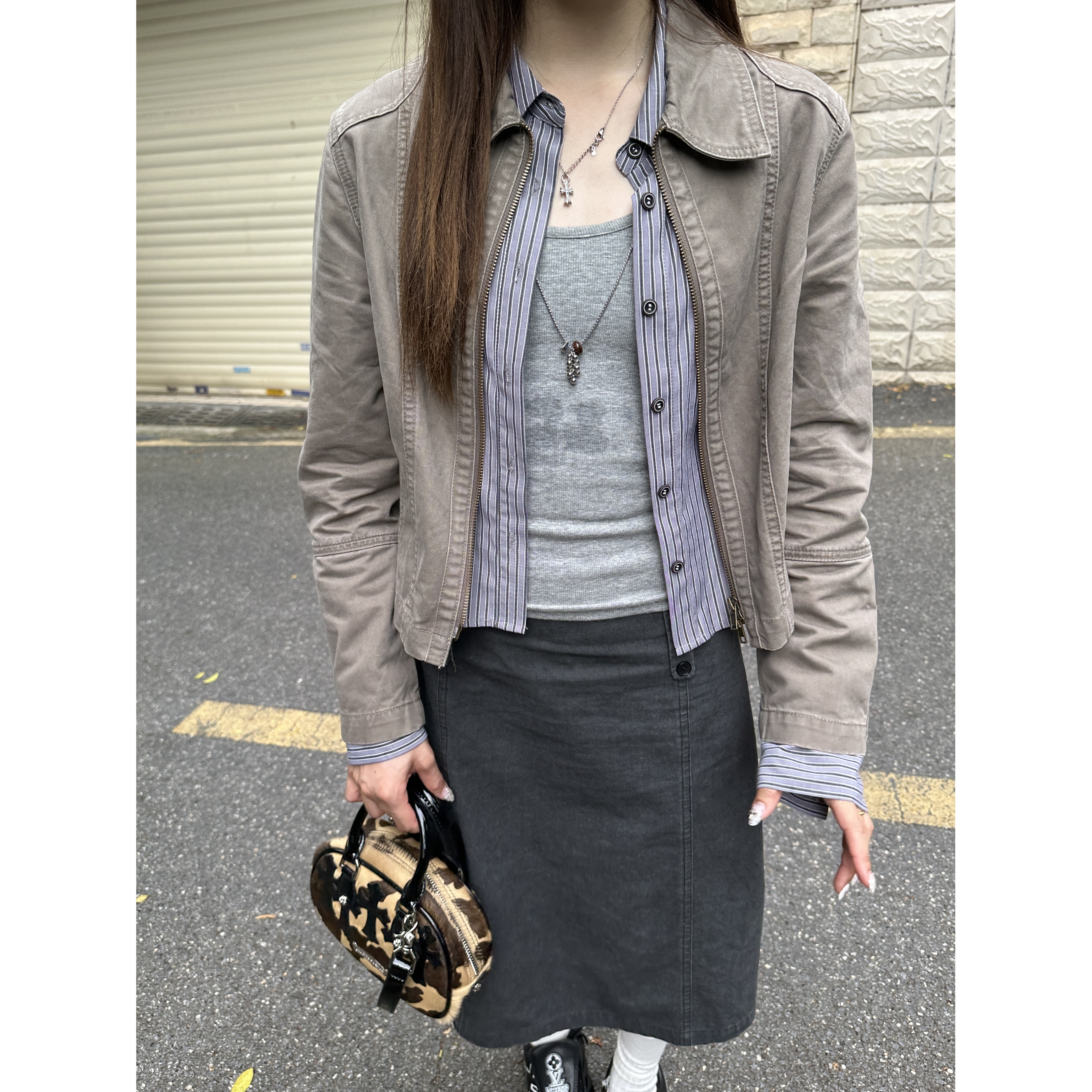 来自b0【解构中古牛仔】秋季短款拉链收腰显瘦修身牛仔外套【L4573】