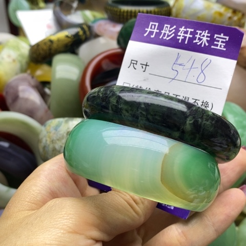 蛇纹石玉手镯未镶嵌