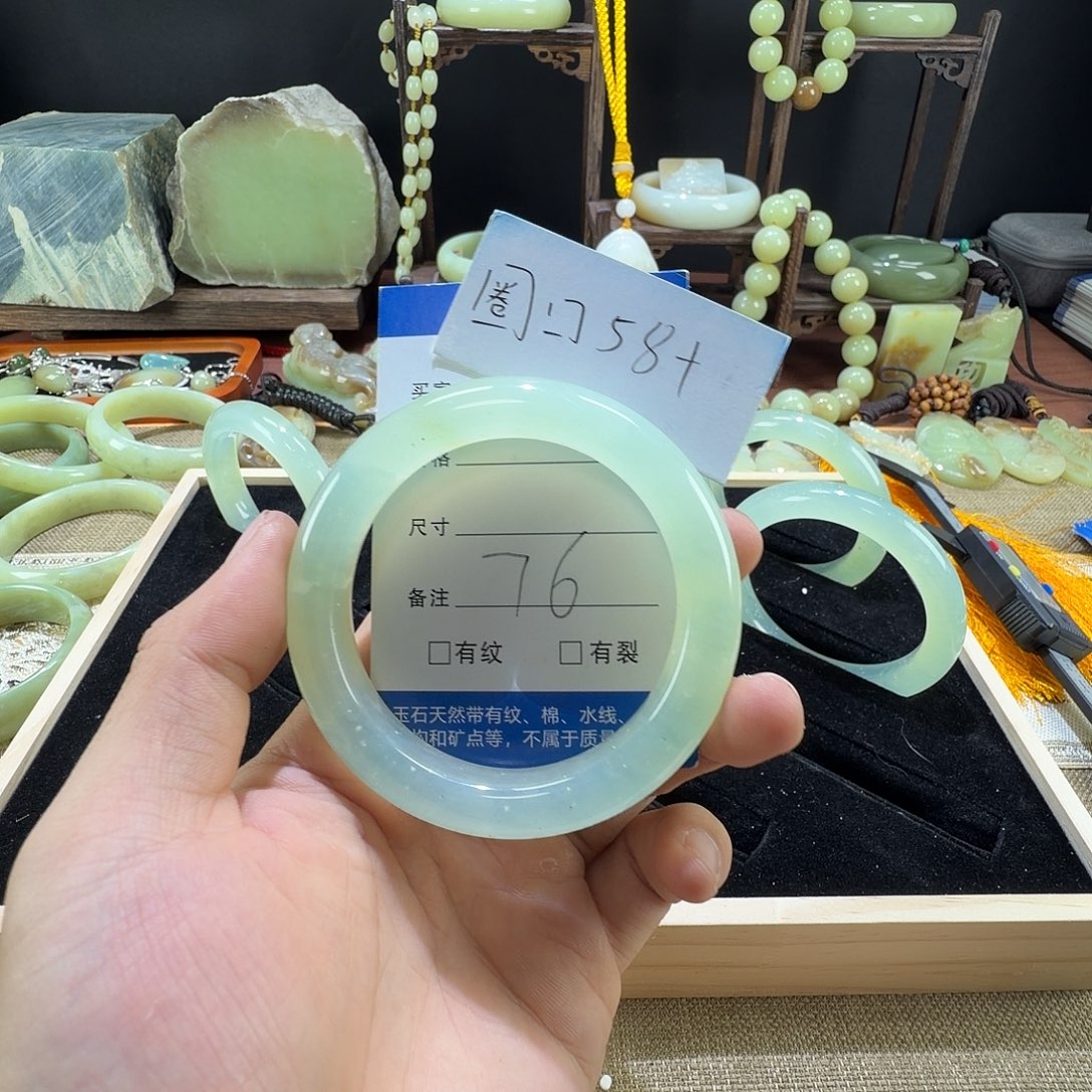 蛇纹石玉未镶嵌手镯