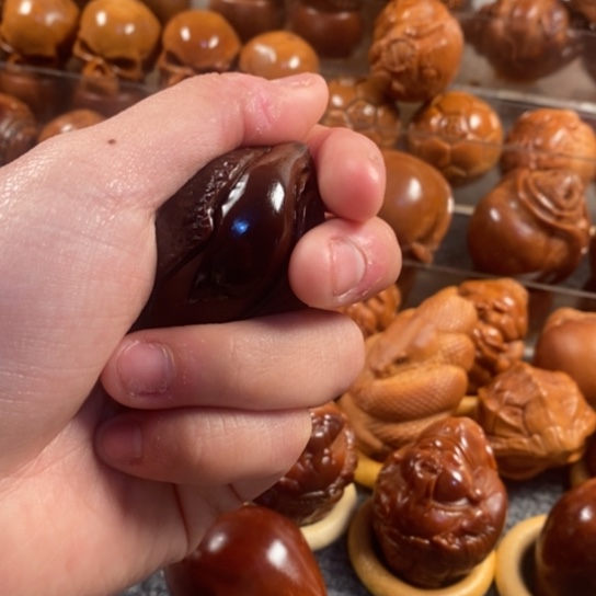 橄榄核吊坠玉华蝴蝶