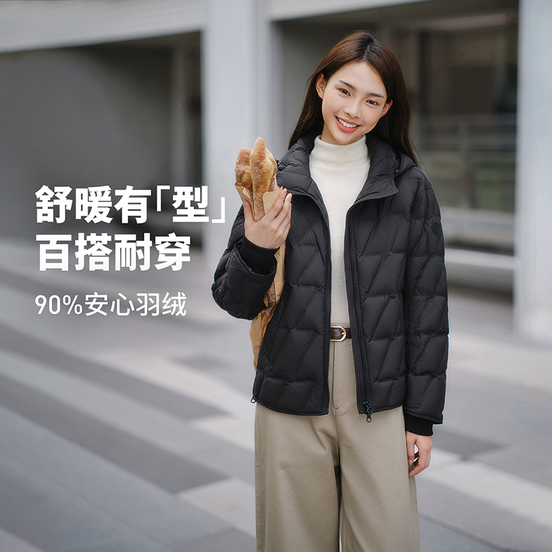 坦博尔25年新款短款连帽女款简约高品质舒适保暖运动流光风羽绒服