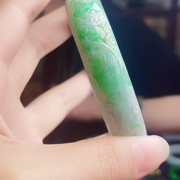 翡翠未镶嵌手镯多样性