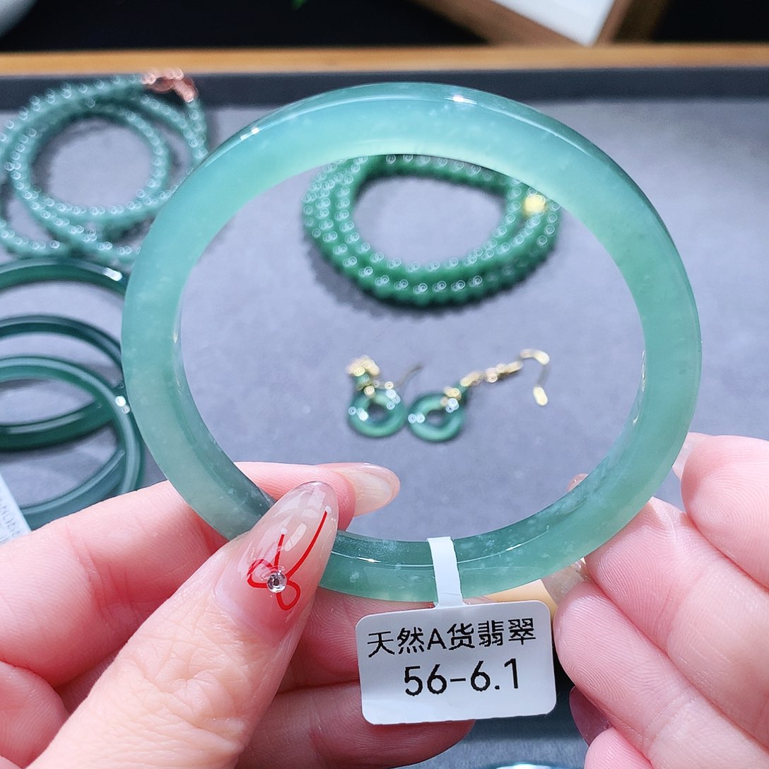 翡翠手镯（圆镯）未镶嵌