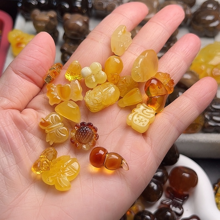 琥珀颈饰未镶嵌蜜蜡