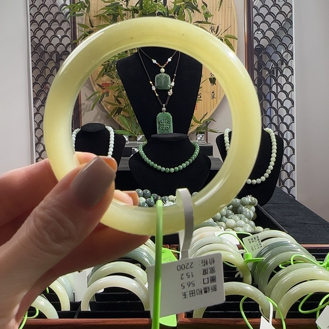 和田玉未镶嵌手镯56.5