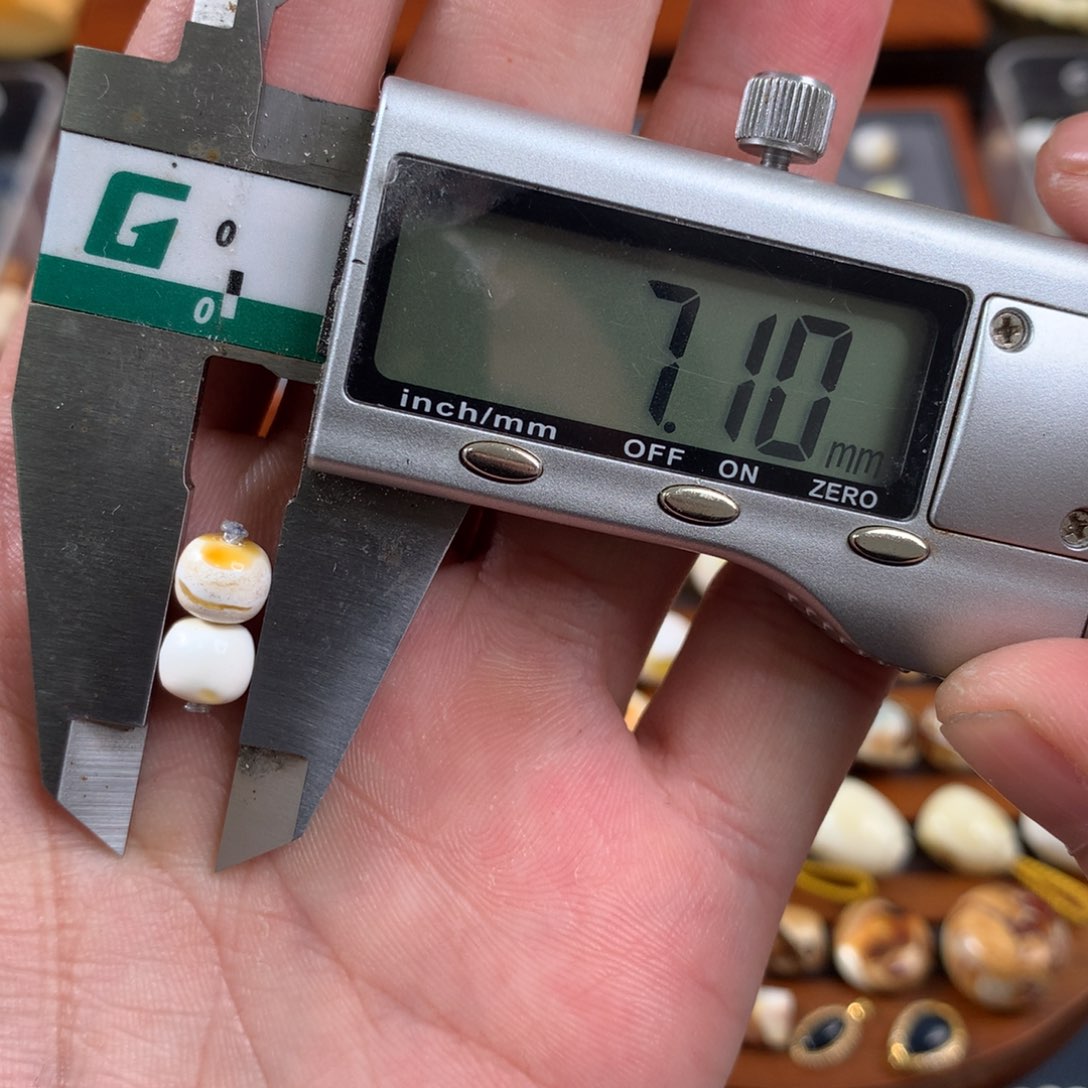 未镶嵌琥珀珠宝奇石