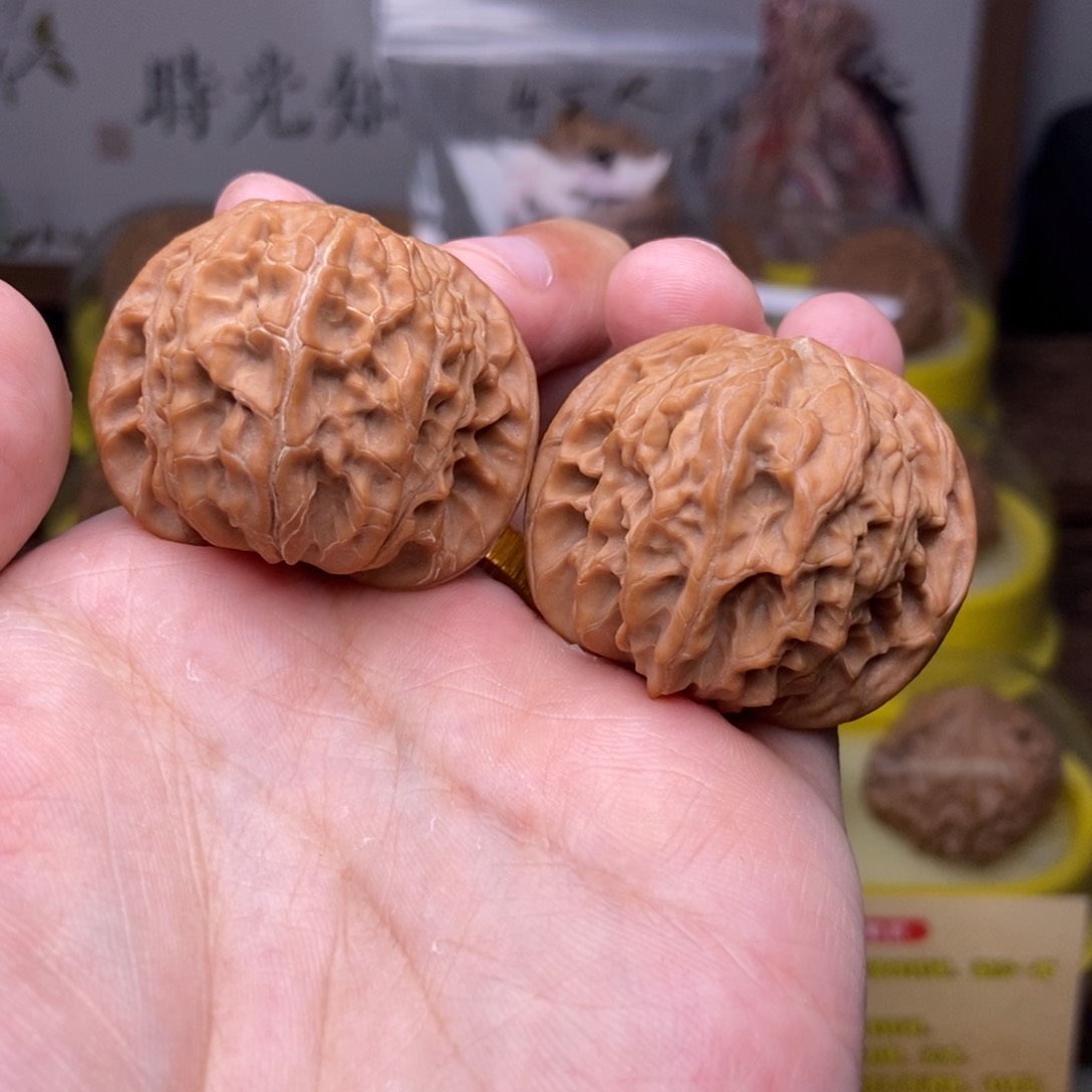 文玩核桃吊坠全品39尺磨盘红皮山地19949