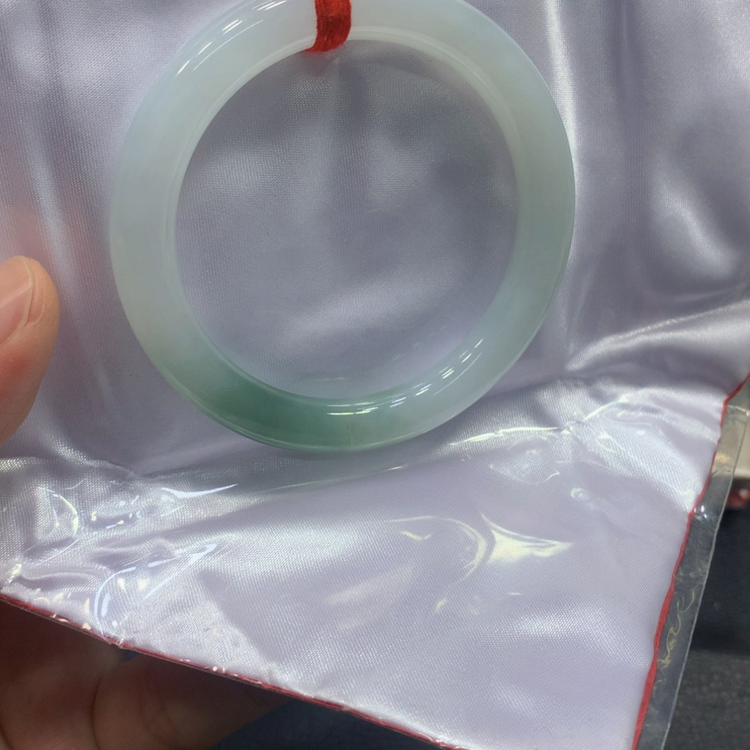 翡翠手镯未镶嵌翡翠手镯