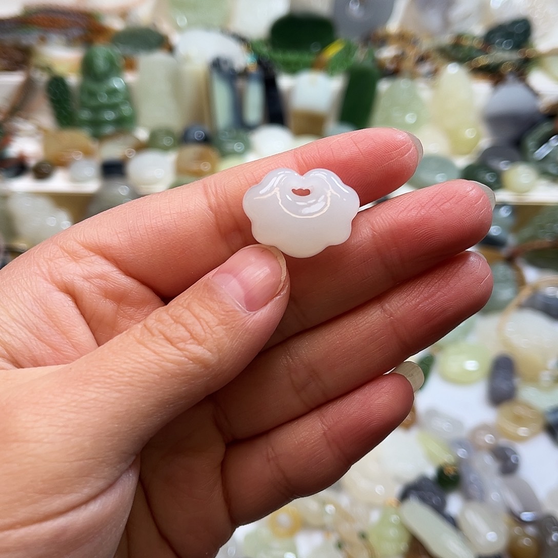 小***祯和田玉未镶嵌吊坠(赠链)