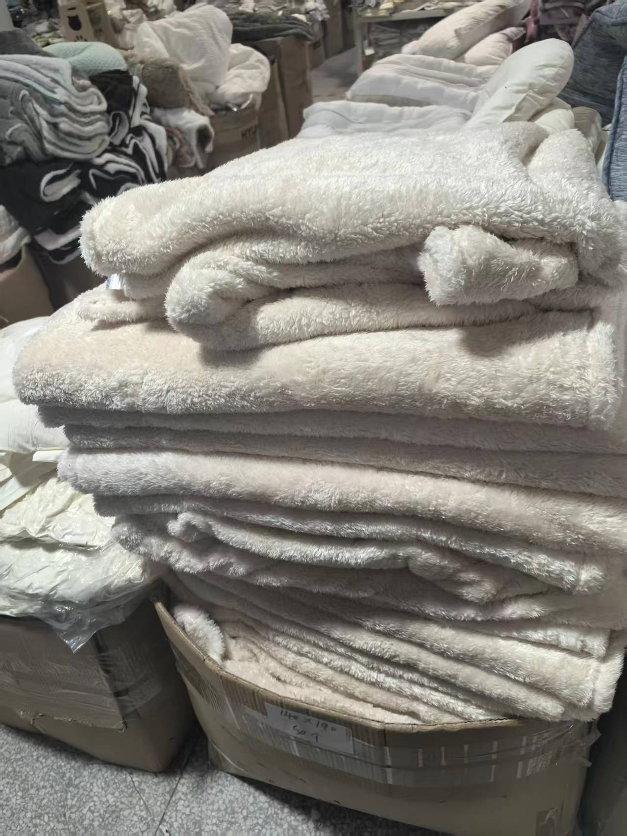 《厚广家》3楼140×190卡其色羊羔绒薄款毯子 发1张1.8斤