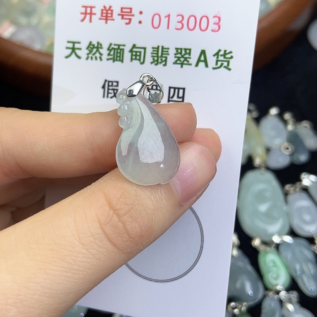 翡翠未镶嵌颈饰翡翠手镯