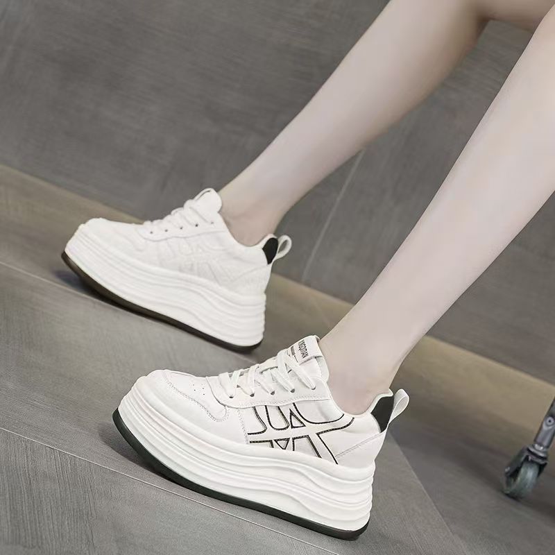 2025秋冬新款加绒内增高12公分小白鞋松糕休闲板鞋轻便女鞋