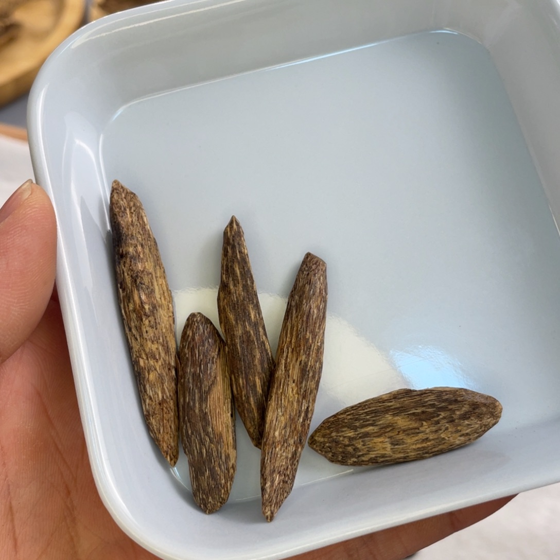 沉香碎屑沉香海南虫漏瓜子料2.9克