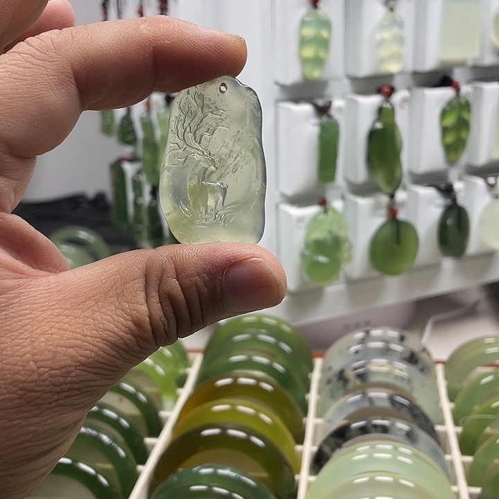 合金蛇纹石玉颈饰