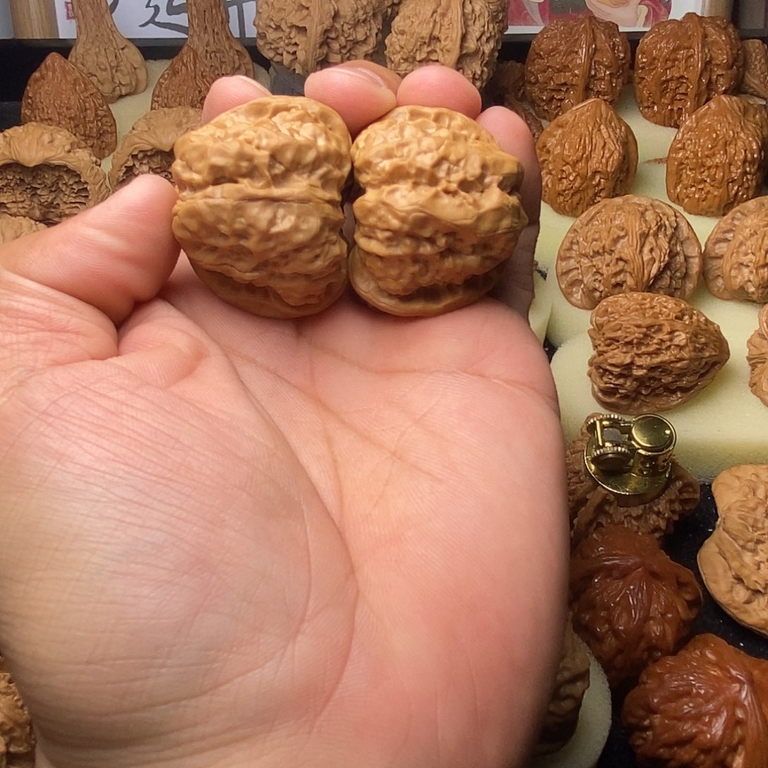 文玩核桃把件追****。蛙蛙