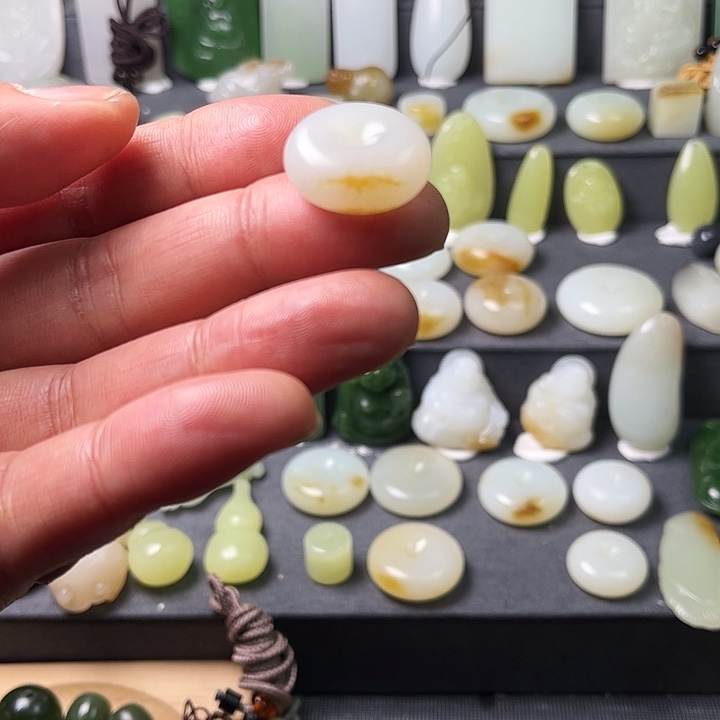 开***宝和田玉（糖玉）未镶嵌包链