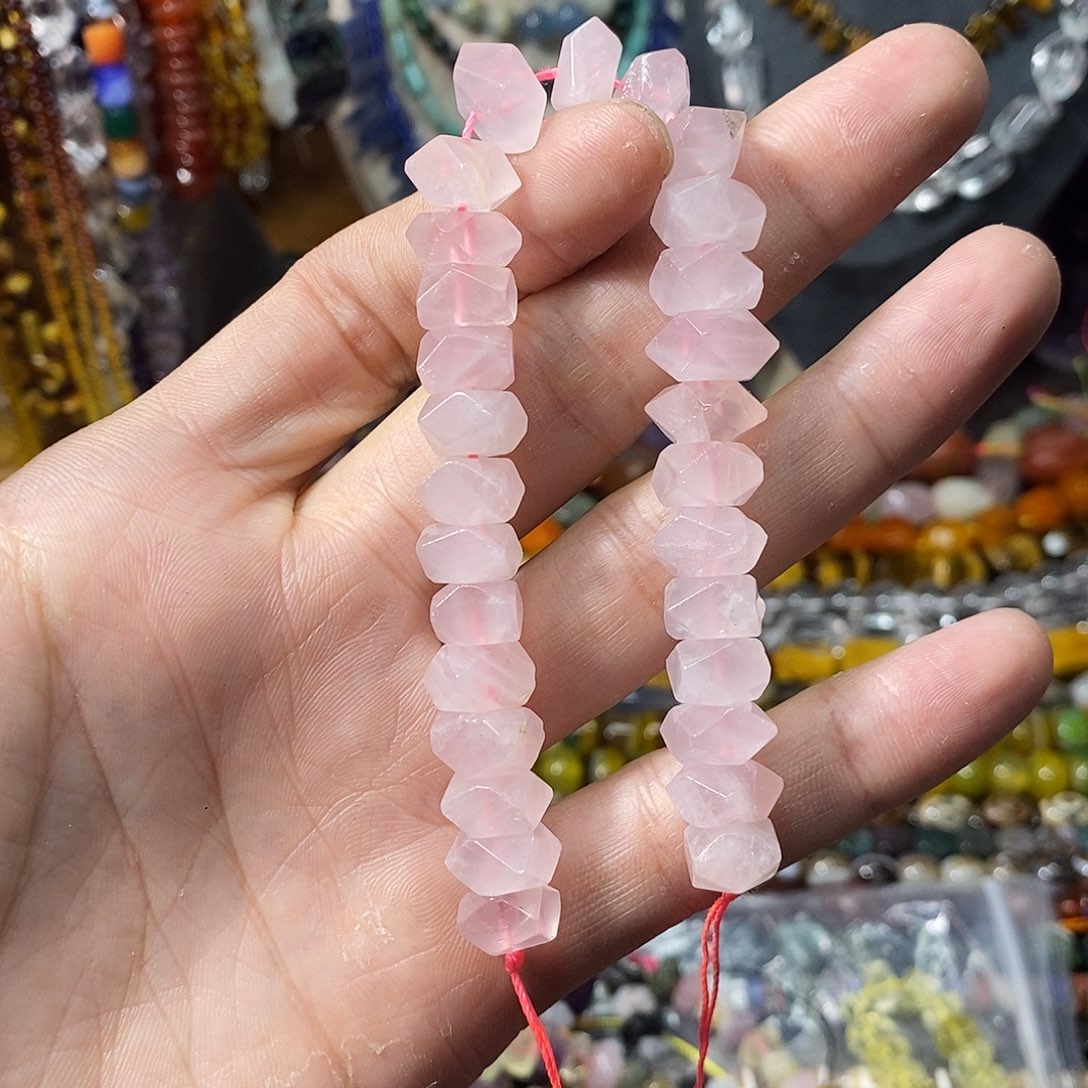 石英质玉未镶嵌，天然马粉冲角10mm，