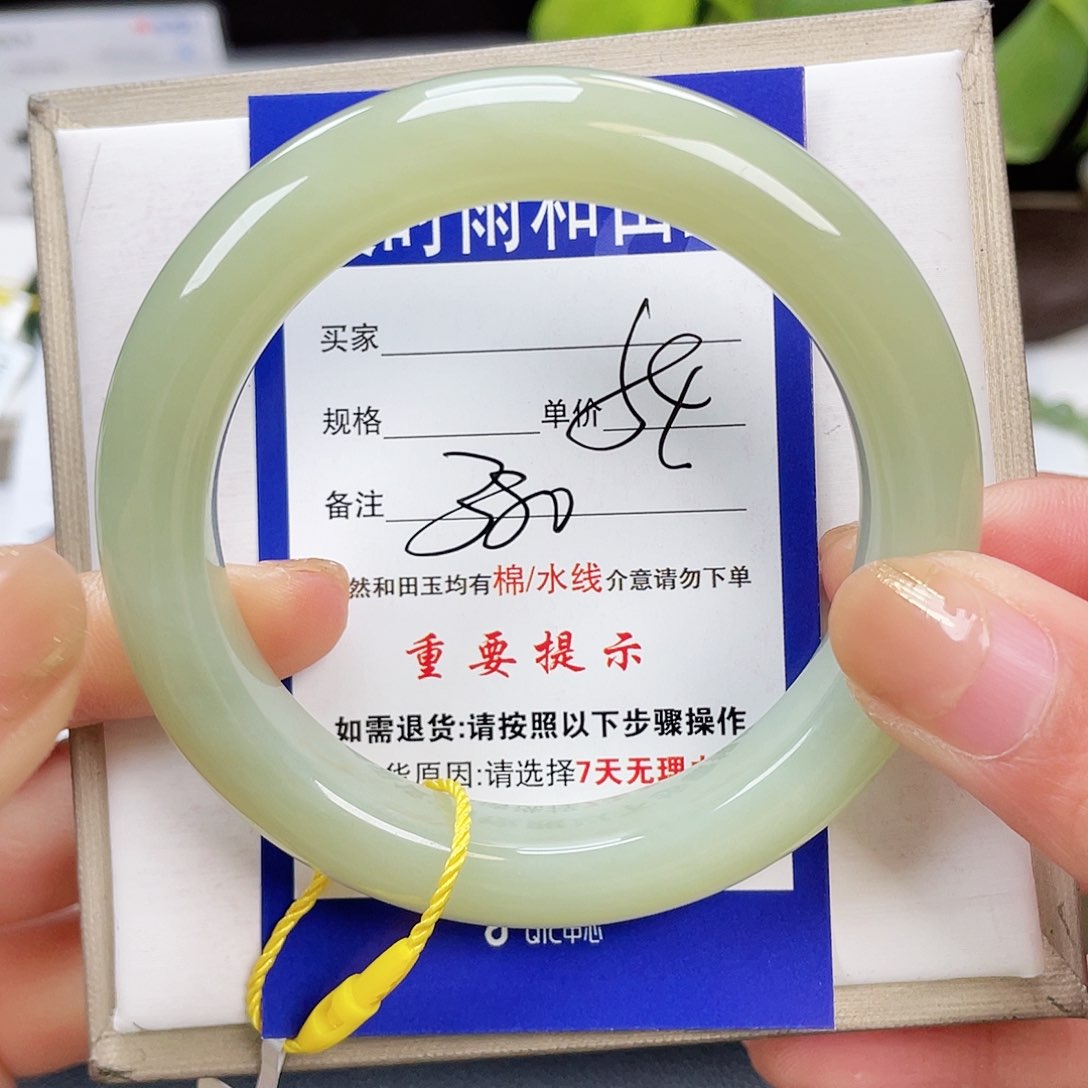 和田玉手镯未镶嵌