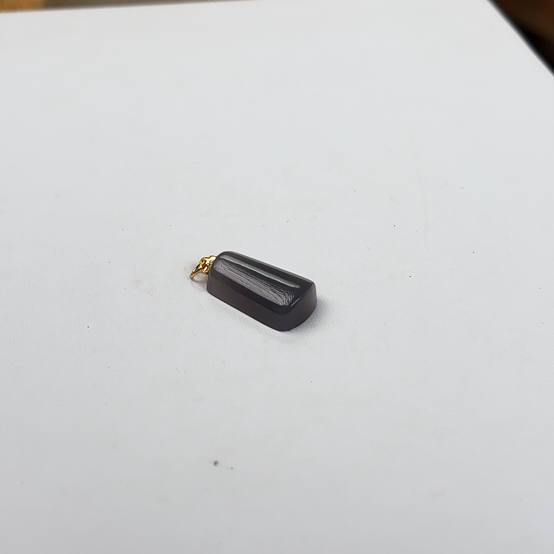 和田玉18K金镶嵌颈饰烟紫无事牌