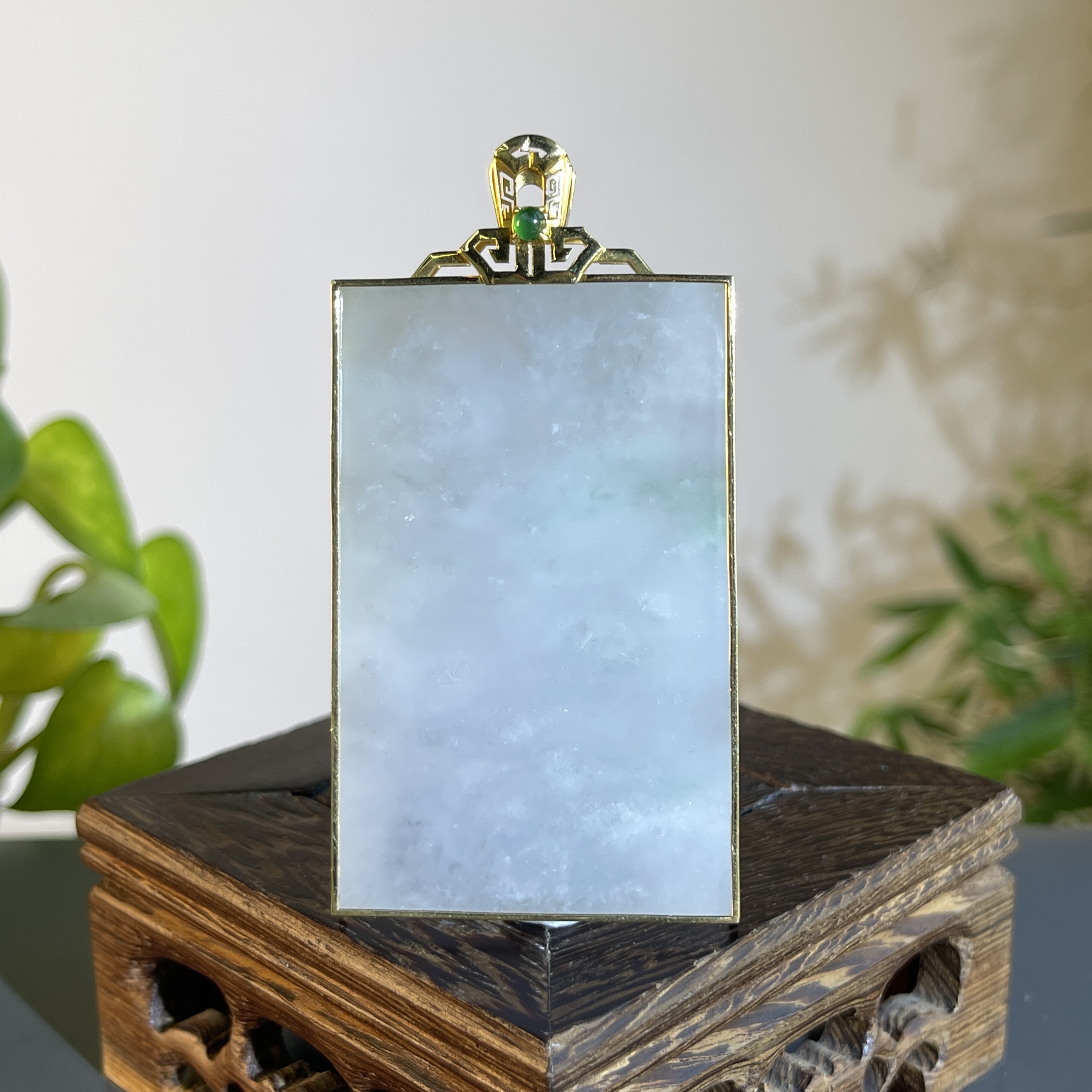 JTB09-146 天然缅甸A货翡翠   18K镶嵌无事牌