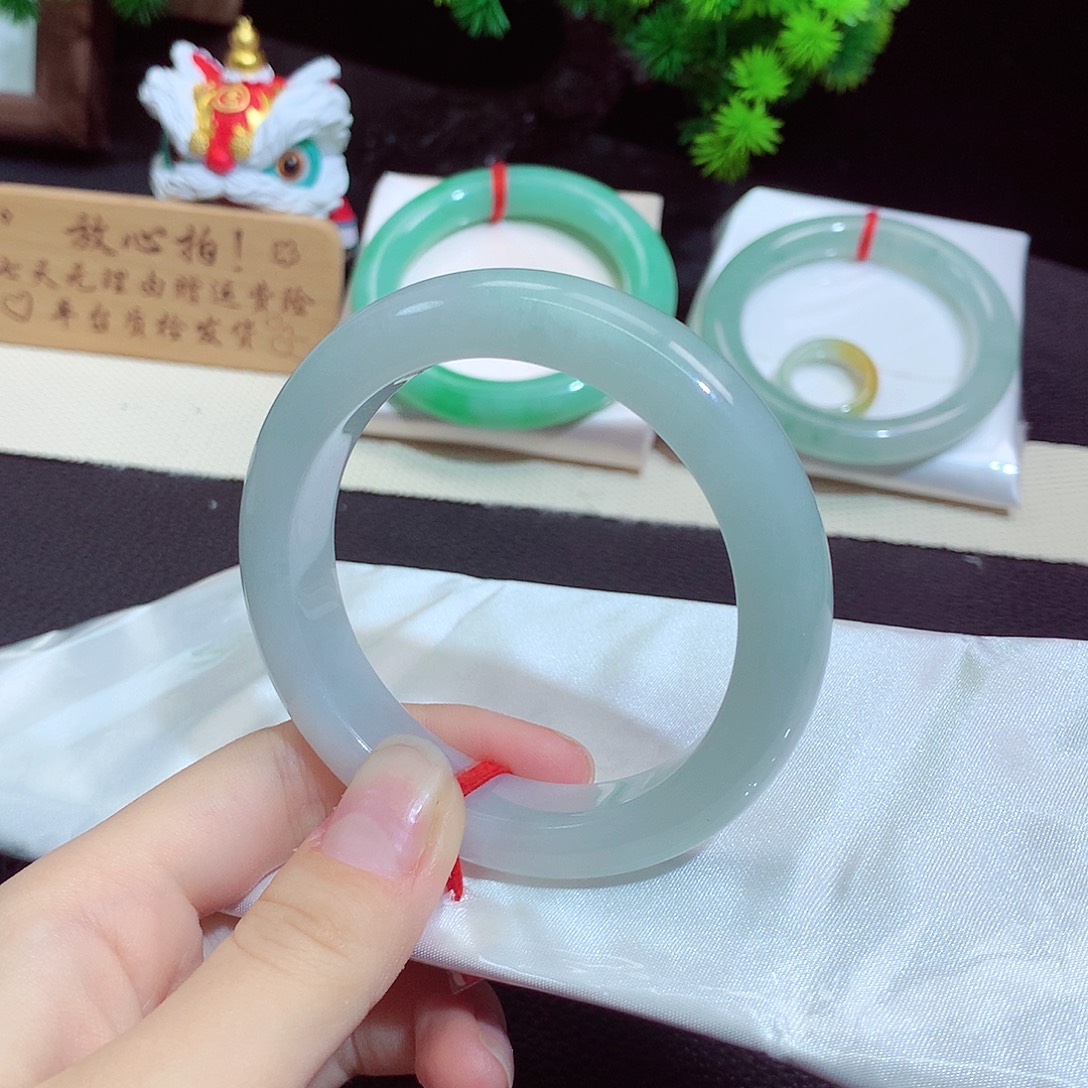 翡翠未镶嵌手镯9012