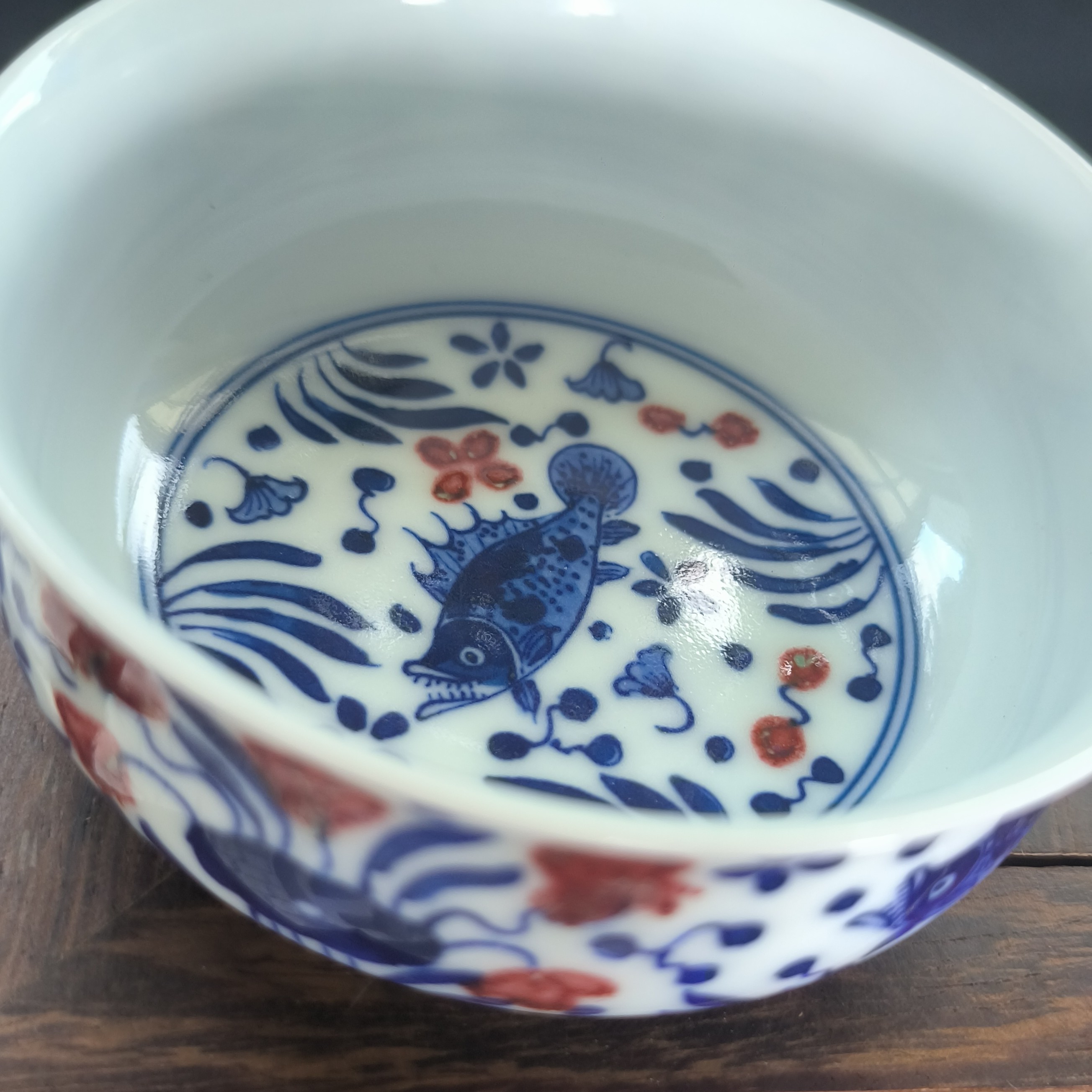 景德镇青花釉里红鱼藻纹矮炉式主人杯—一物一拍