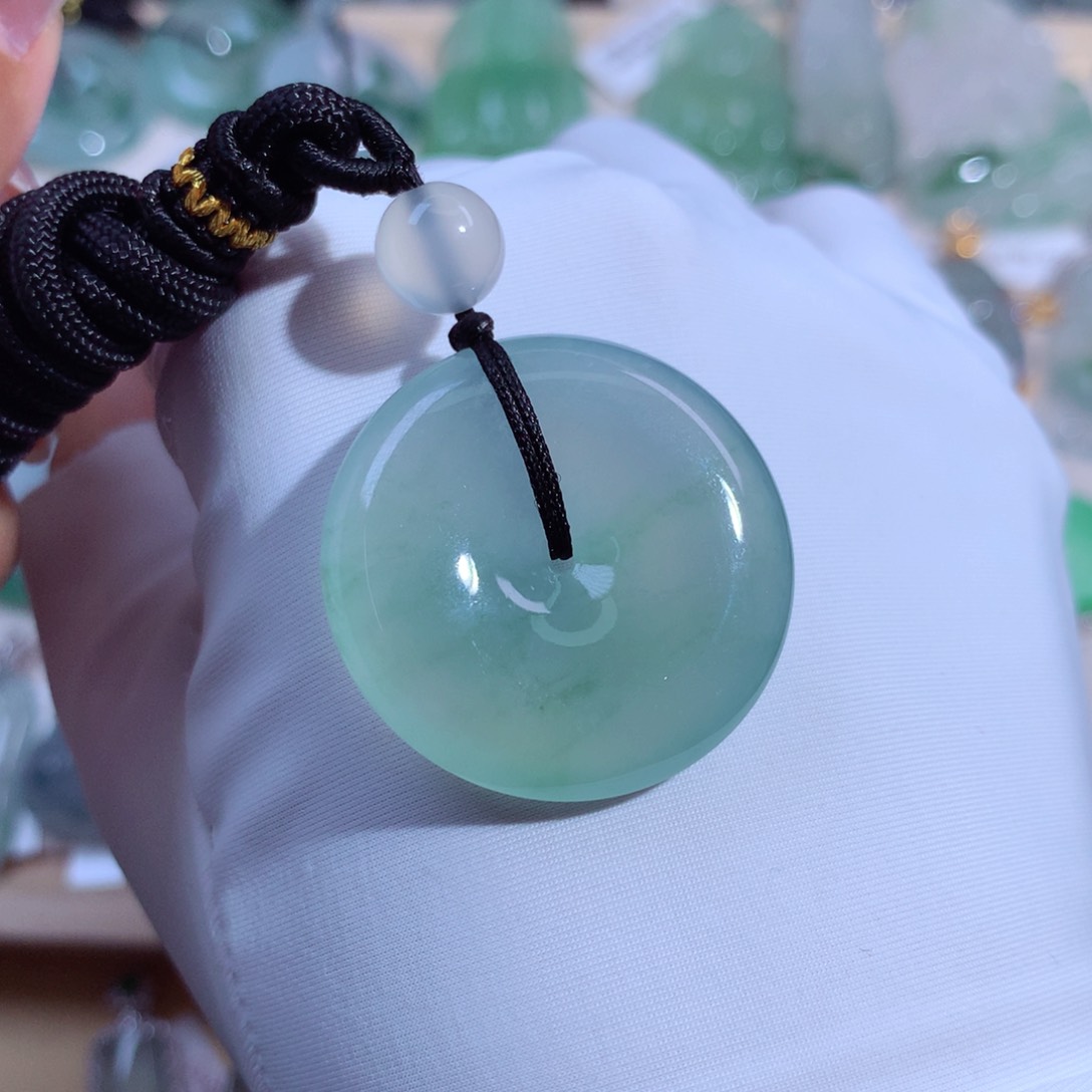 翡翠吊坠(不含链)未镶嵌29.9×6.4