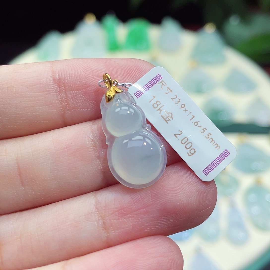 颈饰18K金镶嵌翡翠葫芦