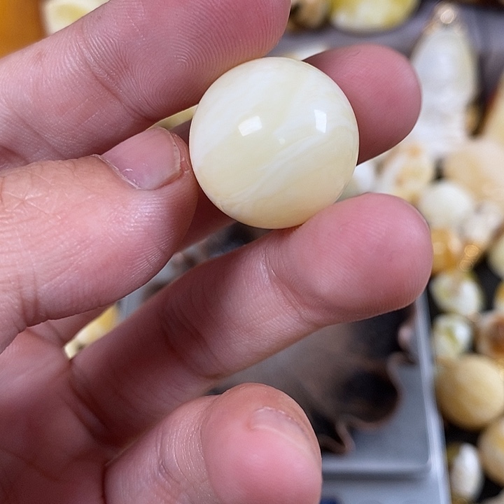 琥珀裸石未镶嵌我