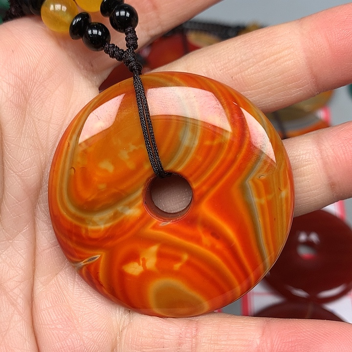 玉***缘玛瑙/玉髓未镶嵌颈饰