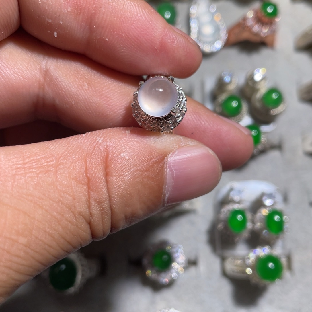 翡翠裸石白冰蛋面铜托