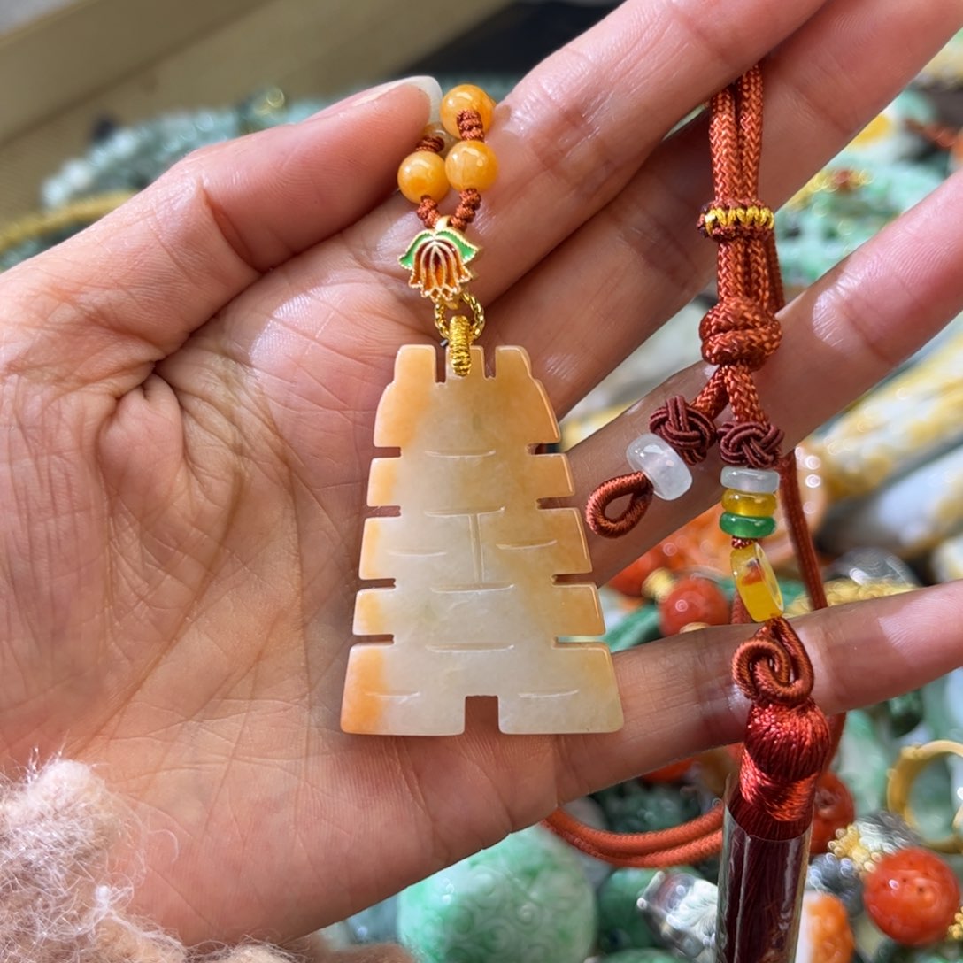 翡翠颈饰未镶嵌待编款