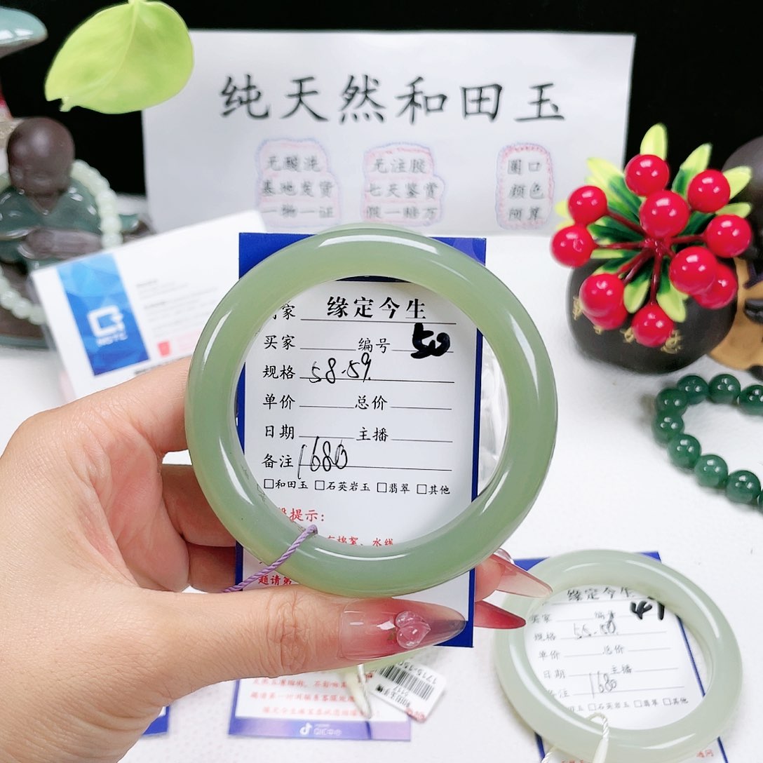 和田玉手镯未镶嵌