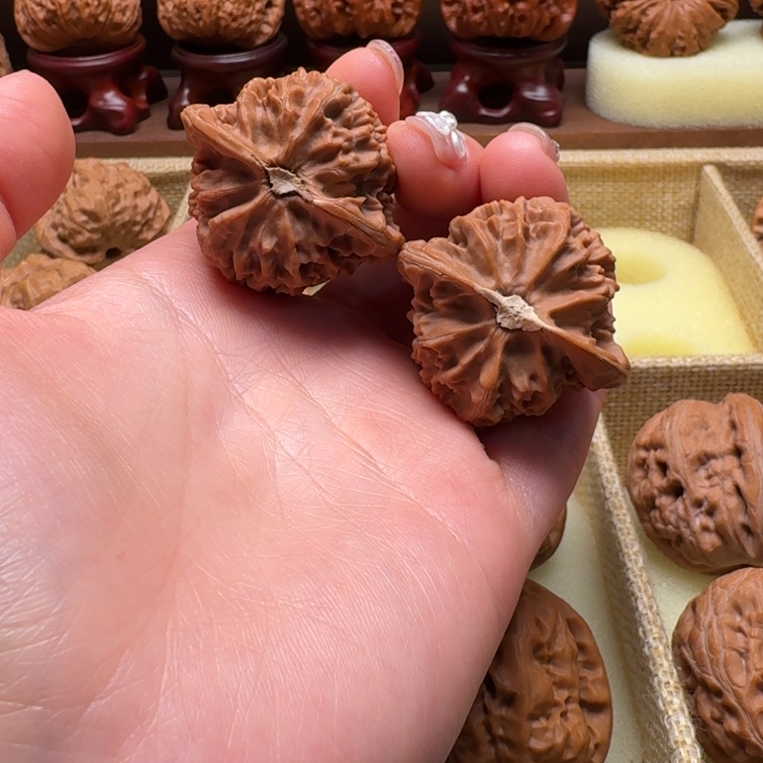 青***。文玩核桃吊坠38桃心宫灯