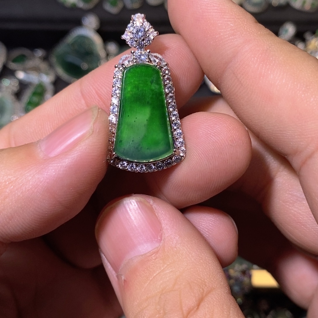 翡翠未镶嵌颈饰天然