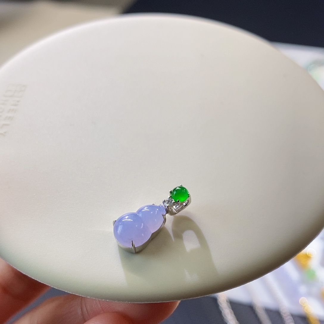 翡翠挂件18K金镶嵌小提溜