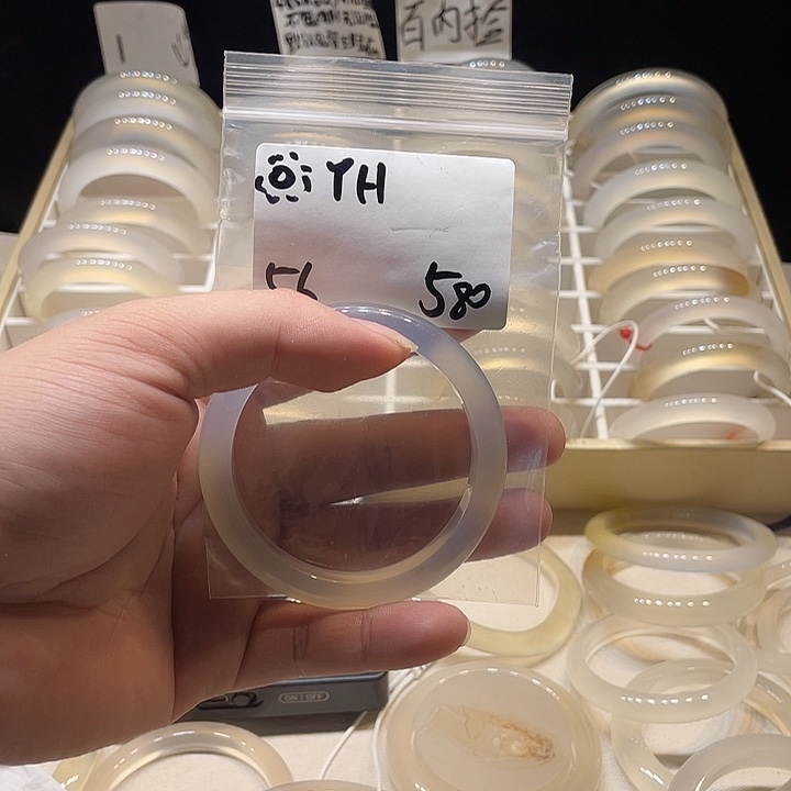 ****.玛瑙/玉髓未镶嵌手镯