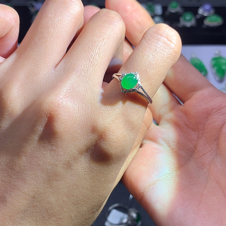 翡翠18K金镶嵌耳饰戒指