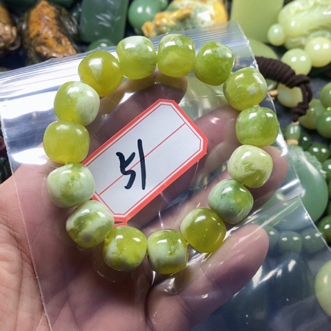 未镶嵌蛇纹石玉手链